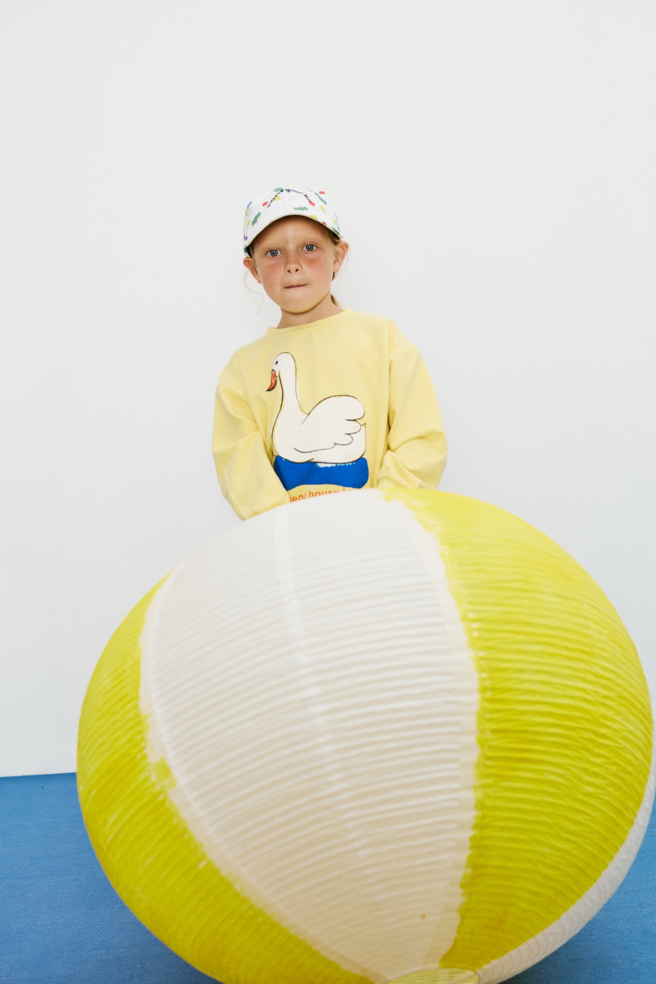Weekend House Kids - Swan sweatshirt - Lemon - 4